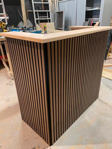 Nieuwe bar met akoestiche panelen beschikbaar voor biedingen