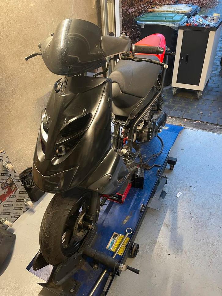 Aprillia sr 70cc sprinter, Fietsen en Brommers, Brommeronderdelen | Scooters, Zo goed als nieuw, Aprilia, Blok, Ophalen