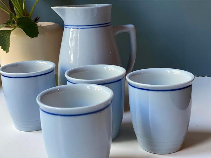 Jaren '60 kan en 4 bekers Lilien Porselein, Antiek en Kunst, Antiek | Porselein, Ophalen of Verzenden