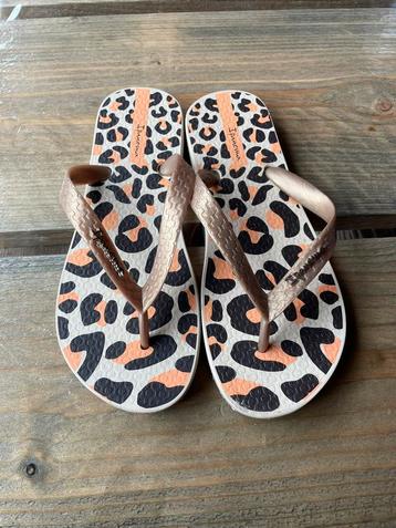 Te koop slippers van Ipamerma maat 33/4 beschikbaar voor biedingen
