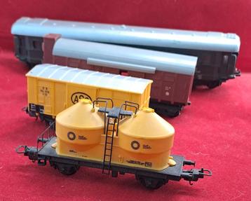 4 Diverse Lima wagons beschikbaar voor biedingen