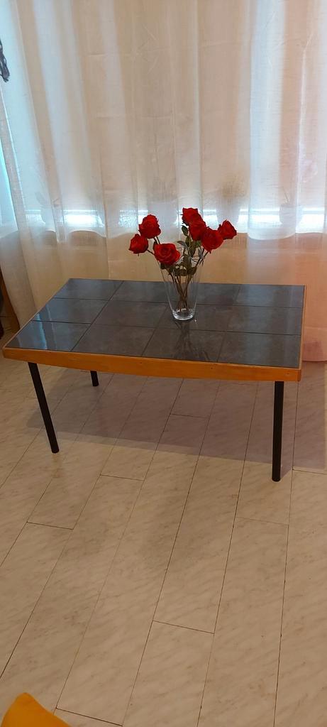 Salontafel handgemaakt met antraciet krasvrij tegelblad, Huis en Inrichting, Tafels | Salontafels, Ophalen