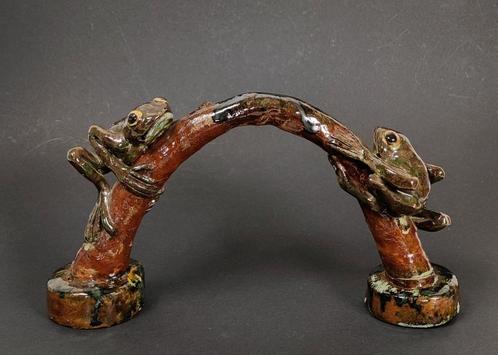 Keramiek kikker beeld, sculptuur. Kikkers op een boog, Antiek en Kunst, Kunst | Beelden en Houtsnijwerken, Ophalen of Verzenden