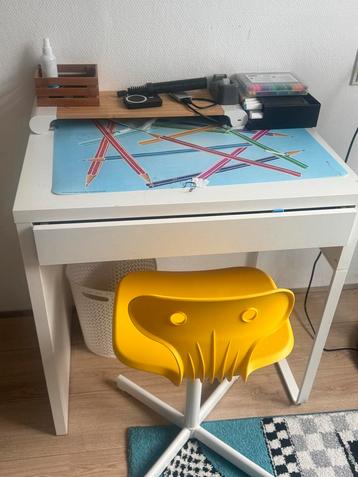 IKEA Kinder Bureau met Stoel beschikbaar voor biedingen