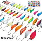 te koop 43 stuks roofvis lepels blinkers aas set in doosje e, Ophalen of Verzenden, Nieuw, Overige typen