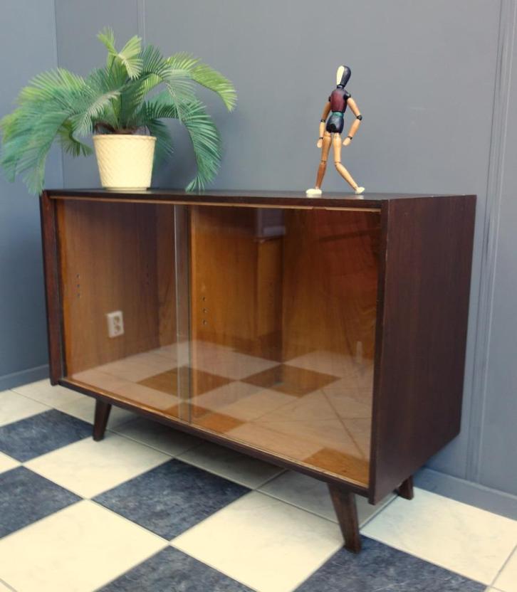 60 jaren donker houten vitrine DRESSOIR Jiri Jiroutek kast, Huis en Inrichting, Kasten | Vitrinekasten, Gebruikt, Minder dan 100 cm