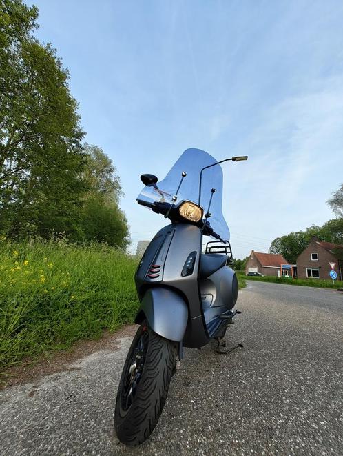 Vespa sprint 2017 - uitstekende staat, Fietsen en Brommers, Scooters | Vespa, Zo goed als nieuw, Maximaal 25 km/u, Benzine, Ophalen