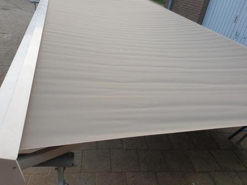 Mooie elektrische zonwering Taupe  5.5 x 3 meter, Tuin en Terras, Zonneschermen, Zo goed als nieuw, Knikarmscherm, 300 cm of meer