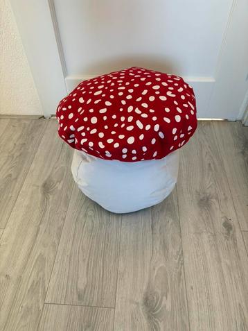 Paddenstoel poefje van de Efteling beschikbaar voor biedingen