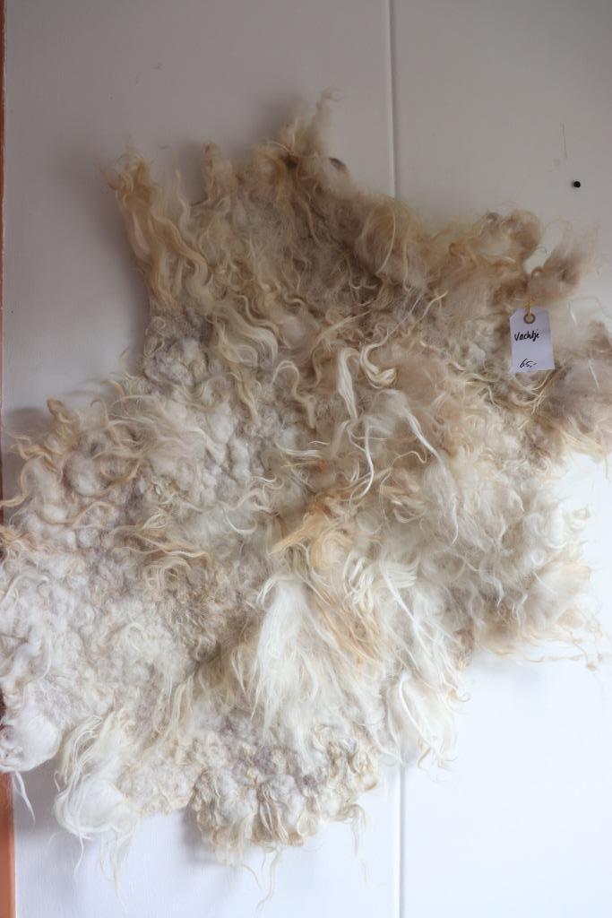 Schapenvacht gevilt Wiek en Mik 1, Huis en Inrichting, Woonaccessoires | Plaids en Woondekens, Nieuw, Ophalen of Verzenden
