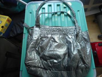 GRATIS TASSEN beschikbaar voor biedingen