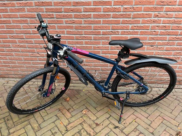 B’twin Rockrider ST520 met schijfremmen en 24 versnellingen, Fietsen en Brommers, Fietsen | Meisjes, Zo goed als nieuw, 26 inch of meer