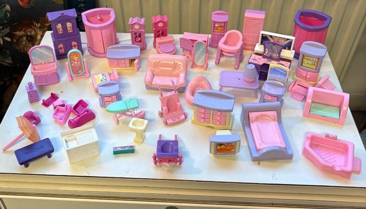 Grote set poppenhuismeubeltjes, Verzamelen, Poppenhuizen en Toebehoren, Zo goed als nieuw, Poppenhuis, Ophalen of Verzenden
