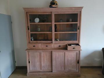 Teak houten buffetkast beschikbaar voor biedingen