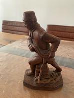 Houtsnijwerk visser, Ophalen