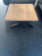 Houten salontafel met metalen onderstel, Huis en Inrichting, Tafels | Salontafels, Gebruikt, Minder dan 50 cm, Eikenhout, Vierkant