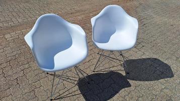 STOELEN 2X KUIP WIT beschikbaar voor biedingen