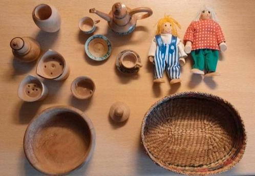 Lot vintage houten poppenhuis popjes & spulletjes, Verzamelen, Poppenhuizen en Toebehoren, Gebruikt, Poppenhuis, Ophalen of Verzenden