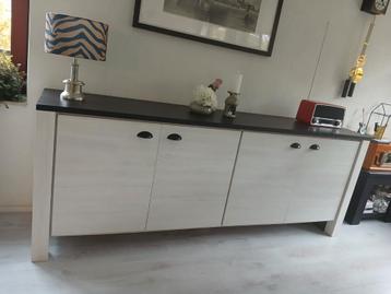 Dressoir beschikbaar voor biedingen