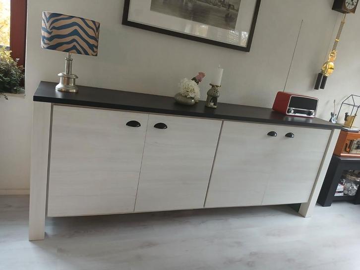 Dressoir, Huis en Inrichting, Kasten | Dressoirs, Gebruikt, 200 cm of meer, 25 tot 50 cm, Ophalen