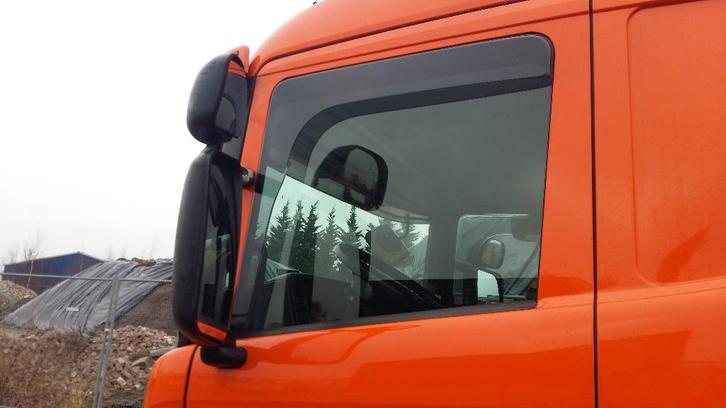 Zijwindschermen Scania raamkappen spoilers licht getint pasv, Auto diversen, Auto-accessoires, Nieuw, Ophalen of Verzenden