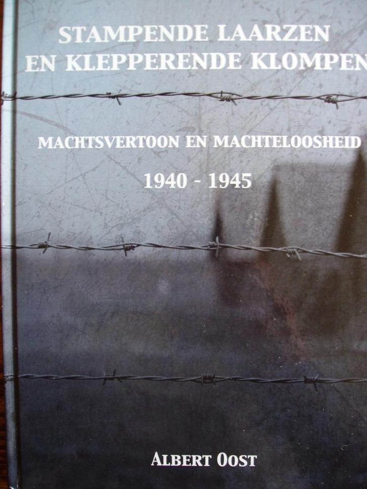 Stampende laarzen en klepperende klompen. Albert Oost., Boeken, Oorlog en Militair, Zo goed als nieuw, Overige onderwerpen, Tweede Wereldoorlog