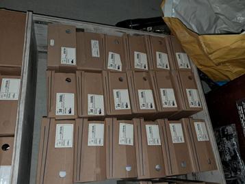 restpartij sneakers div kleuren en maten. beschikbaar voor biedingen