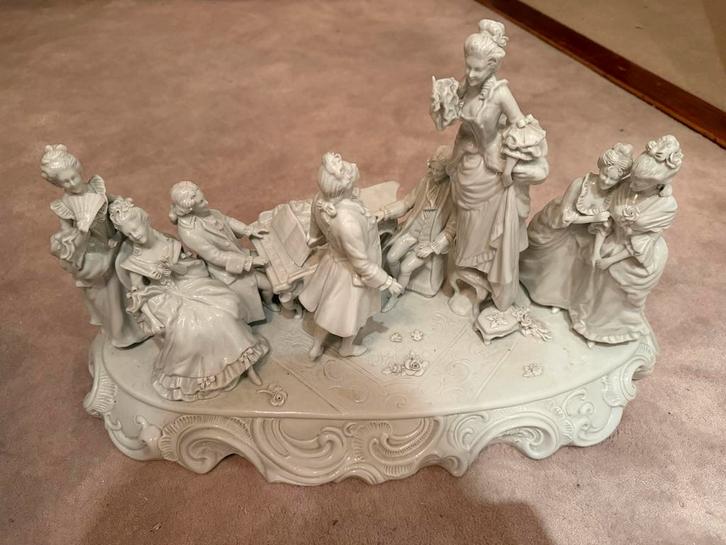 Antiek Porseleinen Beeld - Muziekscène, Antiek en Kunst, Kunst | Beelden en Houtsnijwerken, Ophalen of Verzenden