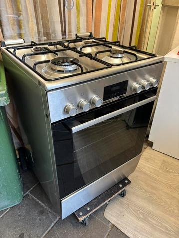 2023 Fornuis Bosch - Met Wok - Incl Gasslang - Schoon beschikbaar voor biedingen