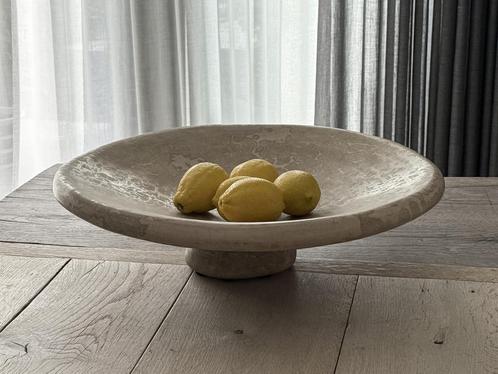 Grote stenen schaal op voet *HIT*, Huis en Inrichting, Woonaccessoires | Schalen en Manden, Rond, Steen of Aardewerk, Ophalen of Verzenden