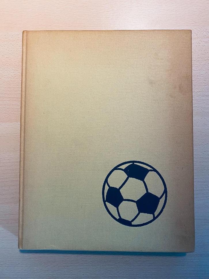 Europa Cup 71/72 (Hans Molenaar), Boeken, Sportboeken, Gelezen, Balsport, Ophalen of Verzenden
