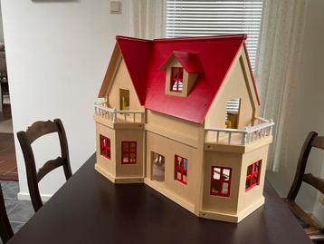 Poppenhuis hou Happy Home beschikbaar voor biedingen