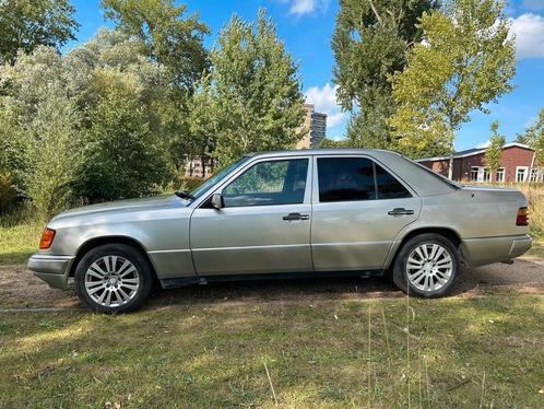 Mercedes-Benz 300D | Oldtimer | Showroomstaat | 107.000 km |, Auto's, Mercedes-Benz, Particulier, 300-Serie, Centrale vergrendeling
