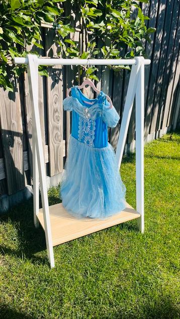 Kledingrek voor verkleedjurken of kinderkleding beschikbaar voor biedingen