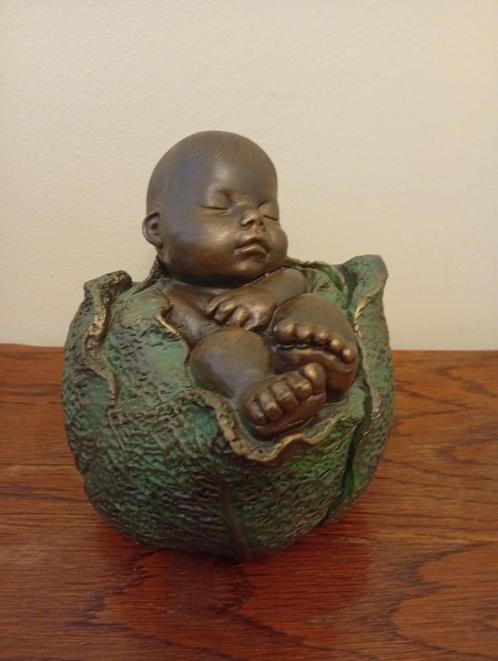 Baby in kool – Yourin Artion voor PERKEO, Verzamelen, Beelden en Beeldjes, Zo goed als nieuw, Mens, Ophalen of Verzenden