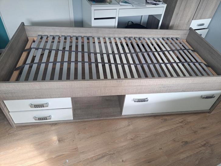 Te koop 1 persoonsbed, Huis en Inrichting, Slaapkamer | Bedden, Gebruikt, Eenpersoons, 90 cm, Hout, Wit, Ophalen of Verzenden