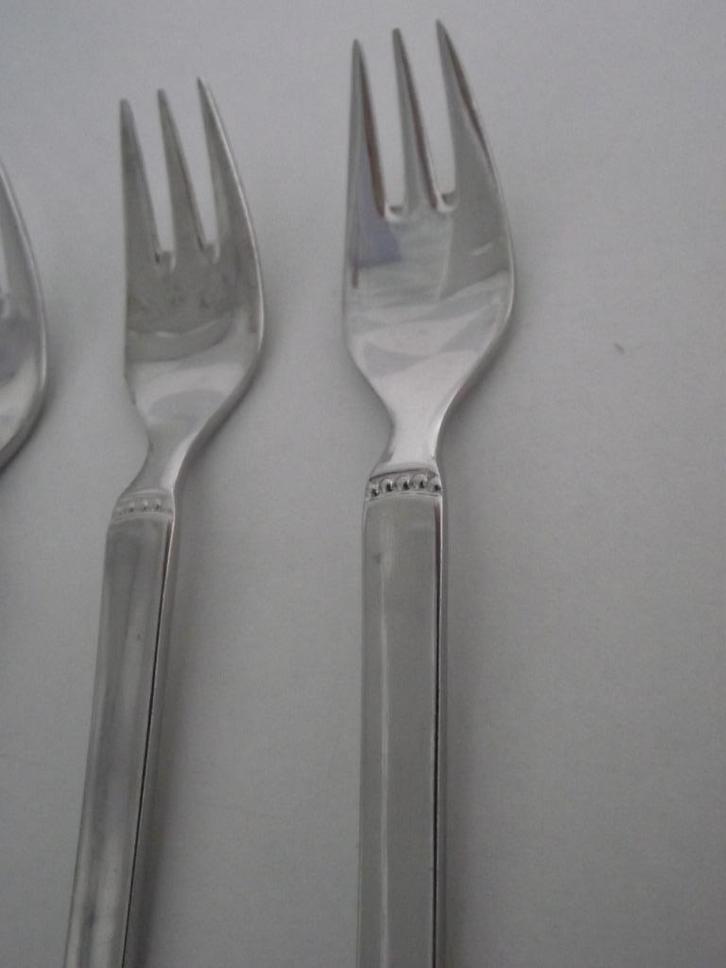 4 st parelrand Cromargan dessertvork 16 cm Ravenna WMF p st, Antiek en Kunst, Antiek | Bestek, Ophalen of Verzenden