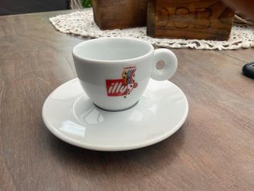 Illy espresso kop en schotel beschikbaar voor biedingen