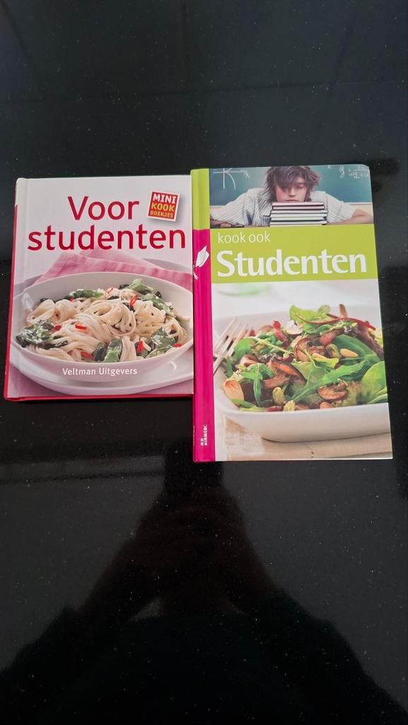 Twee studentenkookboeken, Boeken, Kookboeken, Zo goed als nieuw, Voorgerechten en Soepen, Hoofdgerechten, Tapas, Hapjes en Dim Sum