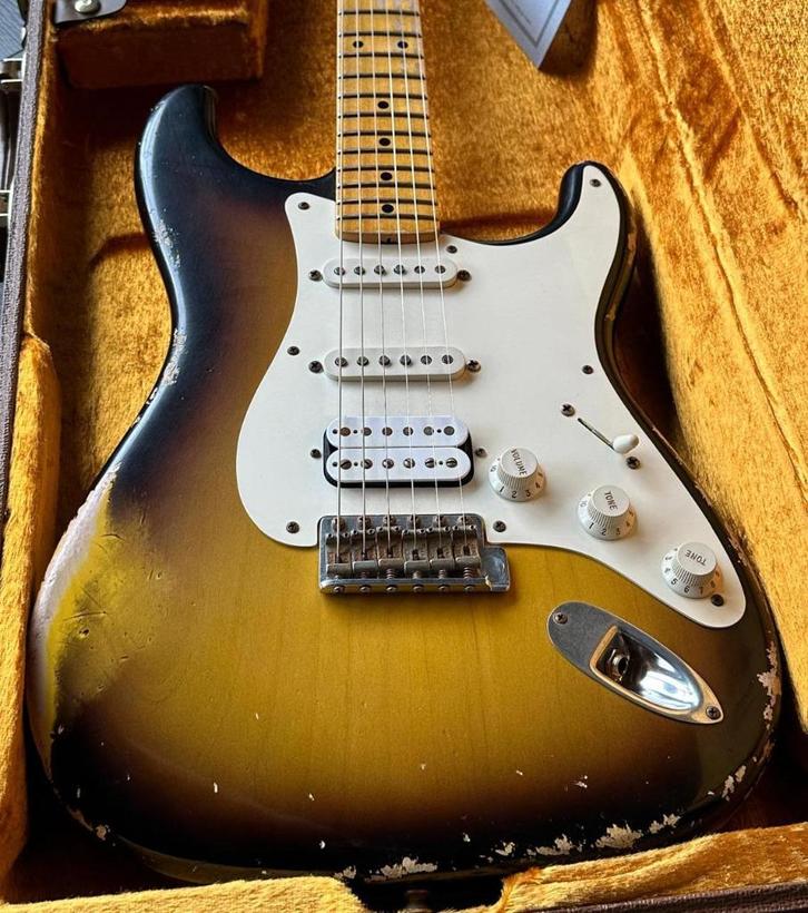 Fender Stratocaster 1956 Heavy Relic HSS met COA & Case, Muziek en Instrumenten, Snaarinstrumenten | Gitaren | Elektrisch, Gebruikt