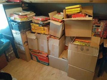 Dozen vol met puzzels beschikbaar voor biedingen