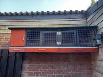 Buiten hok. Voor vogeltjes o.i.d.  beschikbaar voor biedingen
