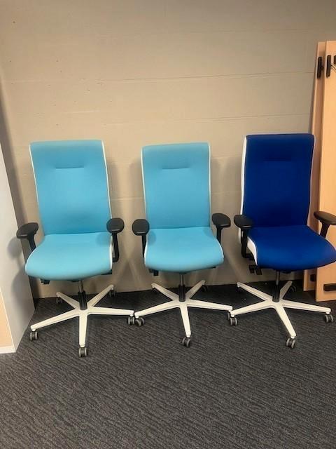 Bureaustoel Rovo XPXL 8020 in kleur (3x), Huis en Inrichting, Bureaustoelen, Gebruikt, Bureaustoel, Blauw, Ergonomisch, Ophalen of Verzenden