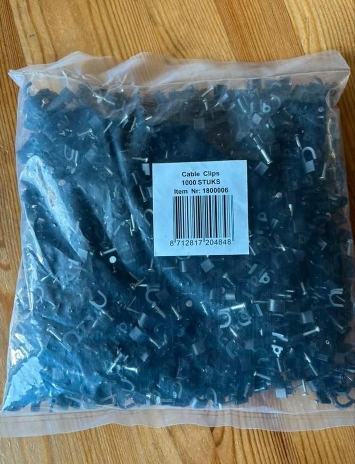 Partij kabelclips 20.000 stuks – nieuw in zakken - 7 mm, Doe-het-zelf en Verbouw, Elektra en Kabels, Nieuw, Kabel of Snoer, Ophalen