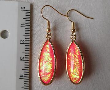 Roze druppel oorhangers (H55784) beschikbaar voor biedingen