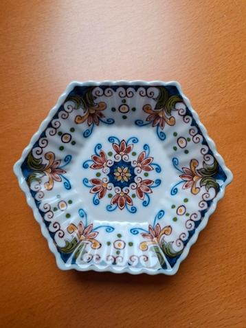 Decoratief Schaaltje uit Makkum van Tichelaar, Bloemmotief beschikbaar voor biedingen