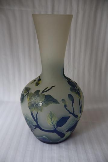 Vintage Art Nouveau Galle stijl cameo glas vaas beschikbaar voor biedingen