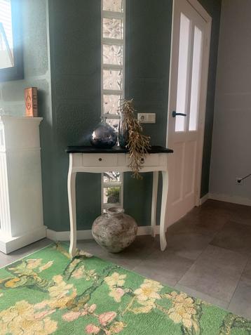 Elegante Side Tafel met Lade beschikbaar voor biedingen