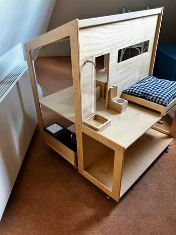 Prachtig pedagogisch verandwoorde Liliane Poppenvilla beschikbaar voor biedingen