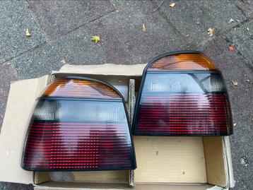 Set achterlichten VW GOLF 3 RECHTS LINKS HELLA SMOKE beschikbaar voor biedingen